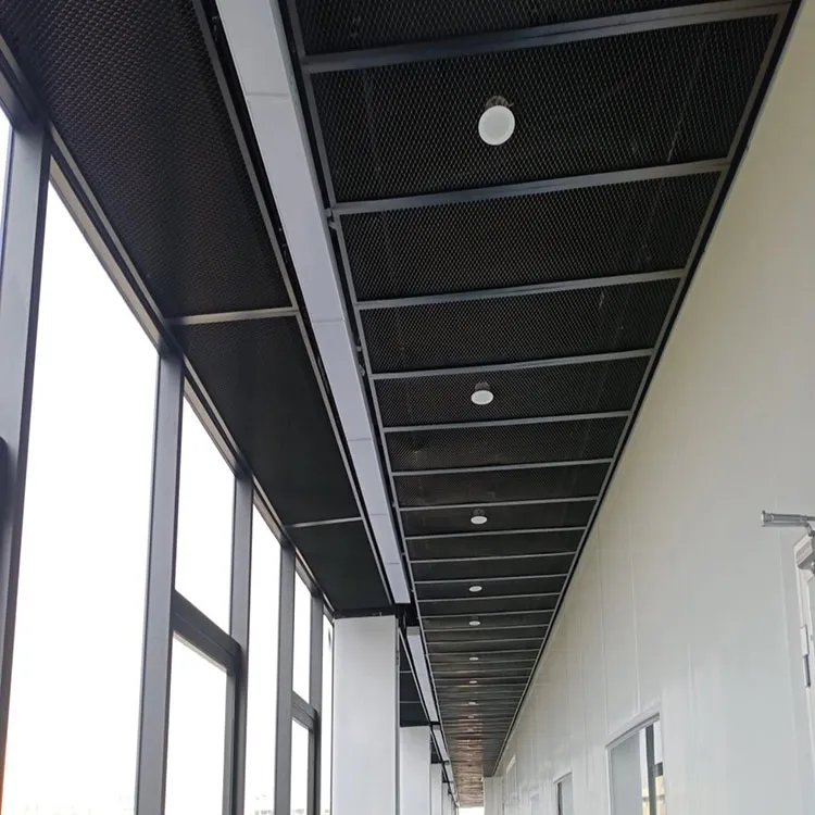 Suntne Innovationes in Interior Decoratione cum Aluminium Metallum Mesh Ceiling?