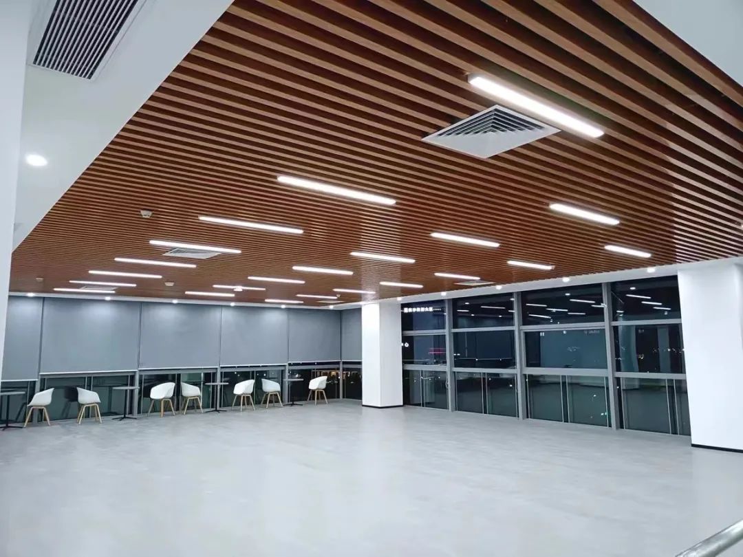 Aluminium crusta design consilium: pulchra et durabilis environmental tutela et salus, quattuor praecipua ad auxilium creandum perfectum spatium!