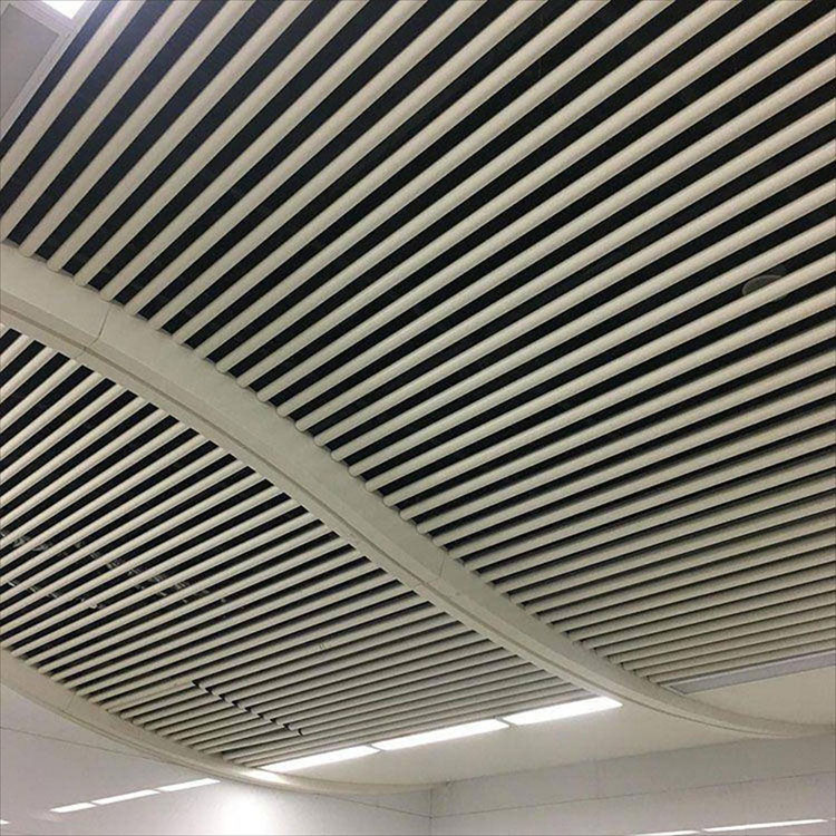 Quae sunt commoda Aluminii Metallorum Tectum?