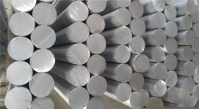 Scis differentiam virginem et REDIVIVUS aluminium?