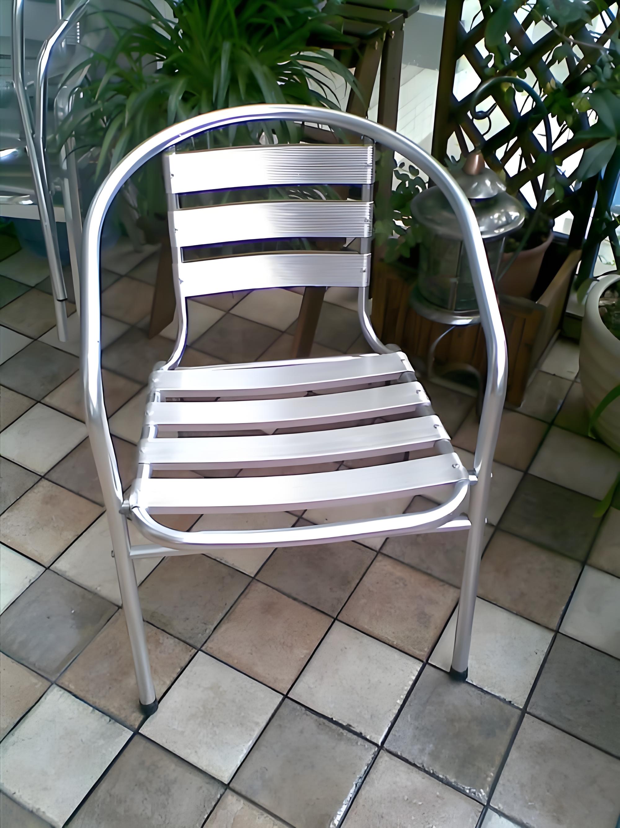 Et applicationem aluminium materiae in chairs